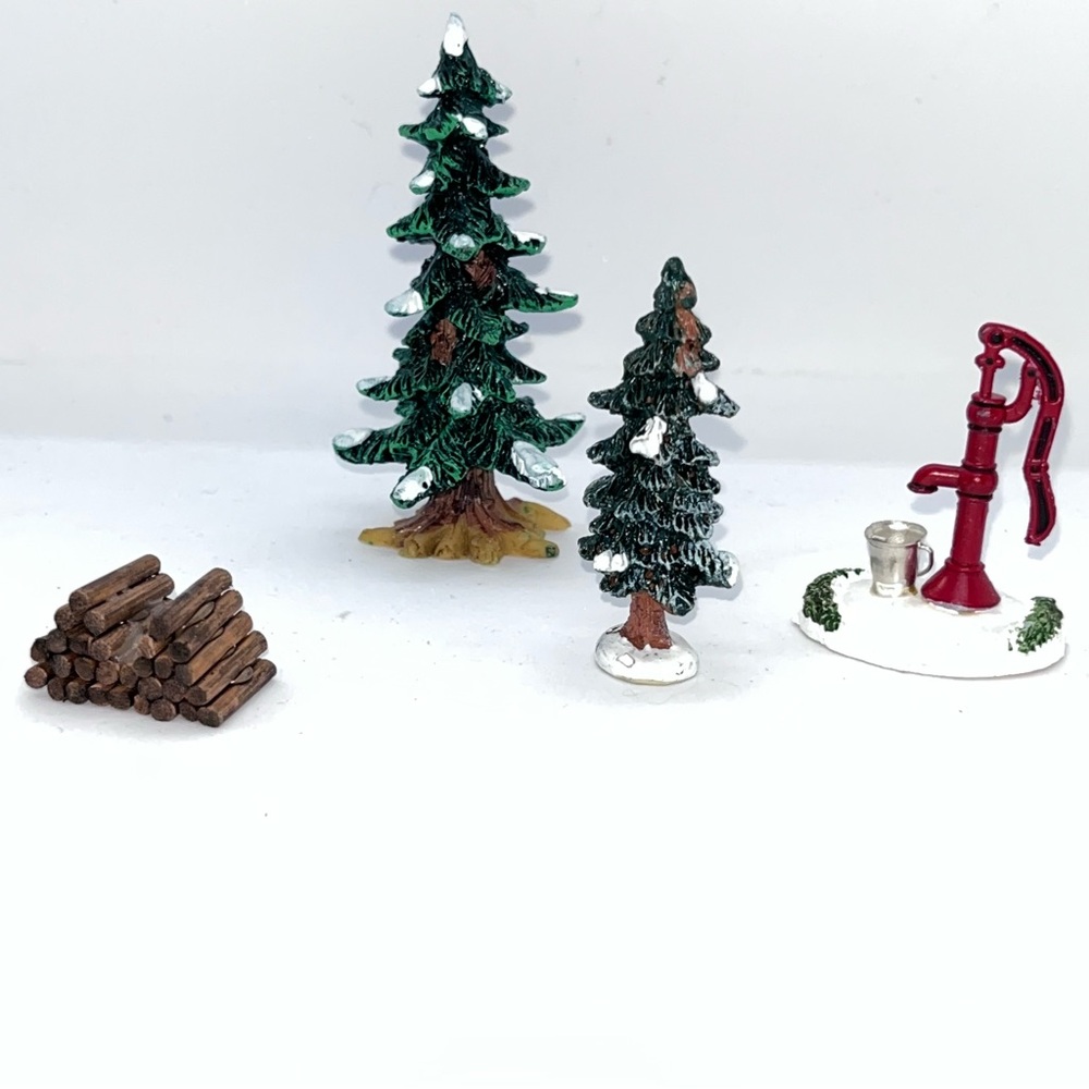 Holiday Village Tree and Pump Set